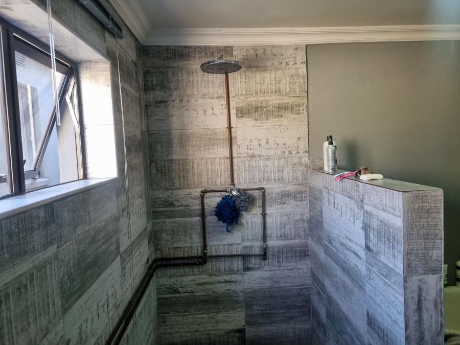 6 Bedroom Property for Sale in Paul Roux Free State
